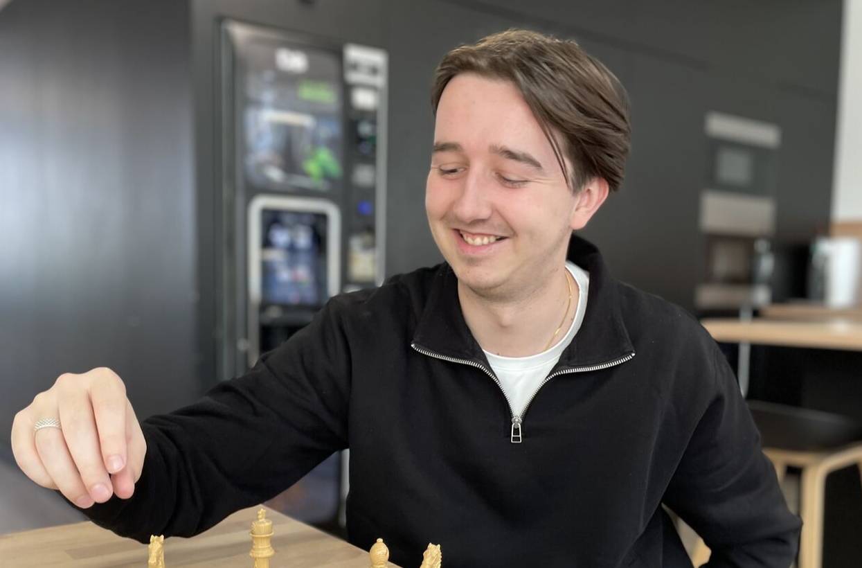 <p><span class="ql-size-32px" style="color: rgb(0, 0, 0);">Guillaume, </span></p><p><span class="ql-size-32px" style="color: rgb(0, 0, 0);">Business Développeur Confirmé</span></p>